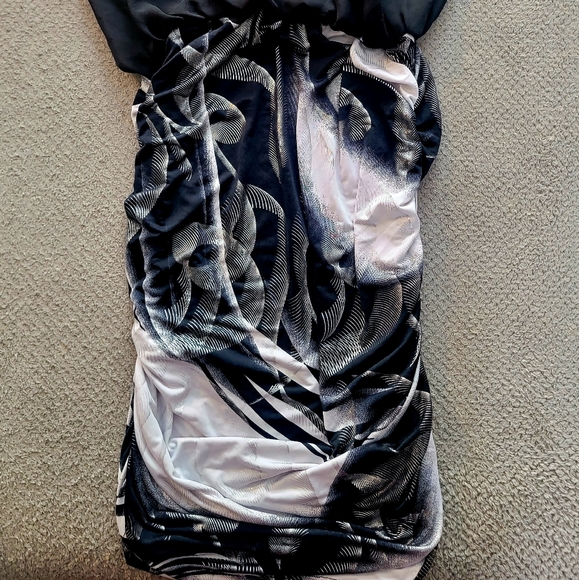 Dress - Picture 3 of 3